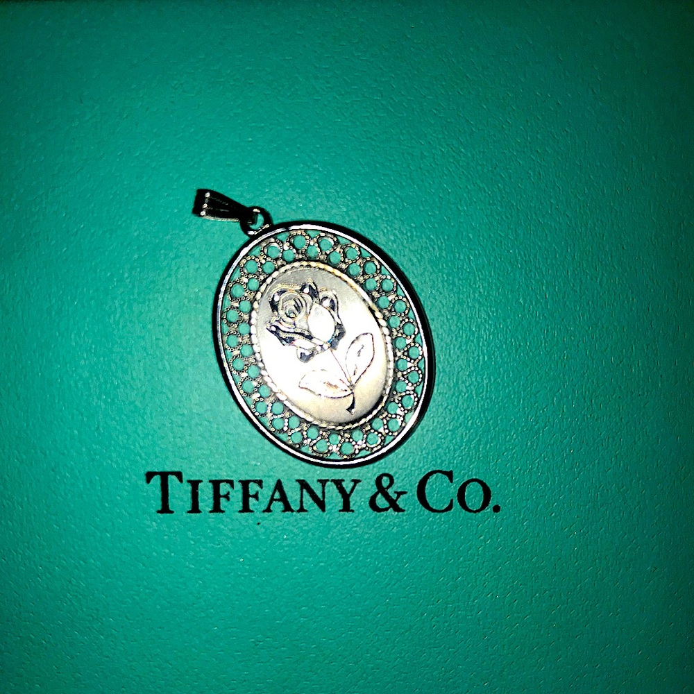 Vintage Rose Pendant ⭐️3 for $15⭐️